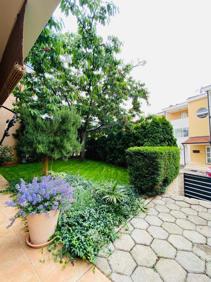 Apartman Rose-2025 Renovated Garden View Poreč Zewnętrze zdjęcie